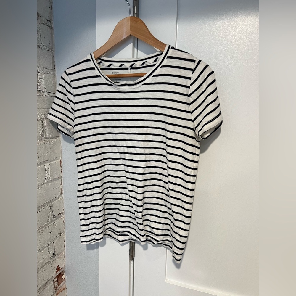 Women’s J.Crew Factory Girlfriend Tee, size M